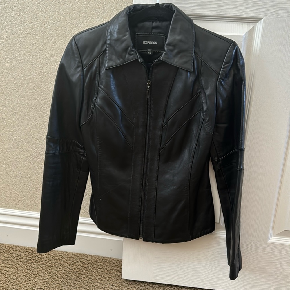 BLACK LEATHER JACKET
